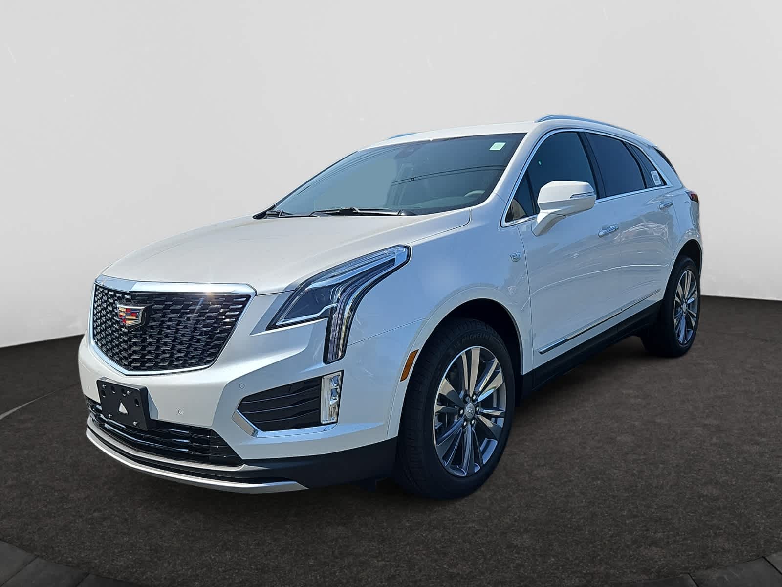 new 2025 Cadillac XT5 car, priced at $54,215