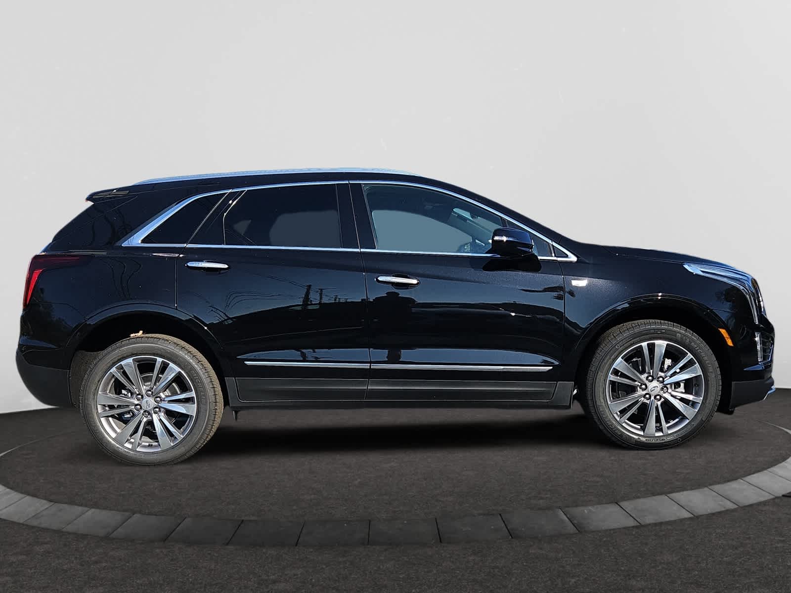 new 2025 Cadillac XT5 car, priced at $55,615