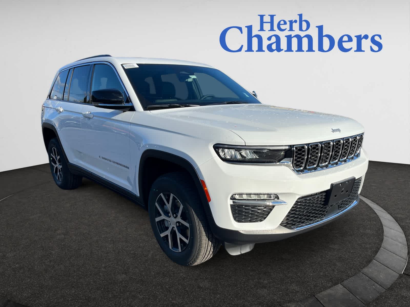 new 2025 Jeep Grand Cherokee car, priced at $49,215