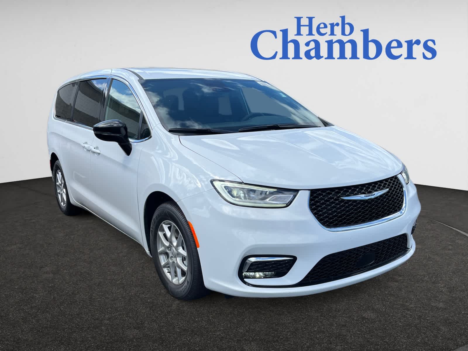 new 2025 Chrysler Pacifica car, priced at $44,445