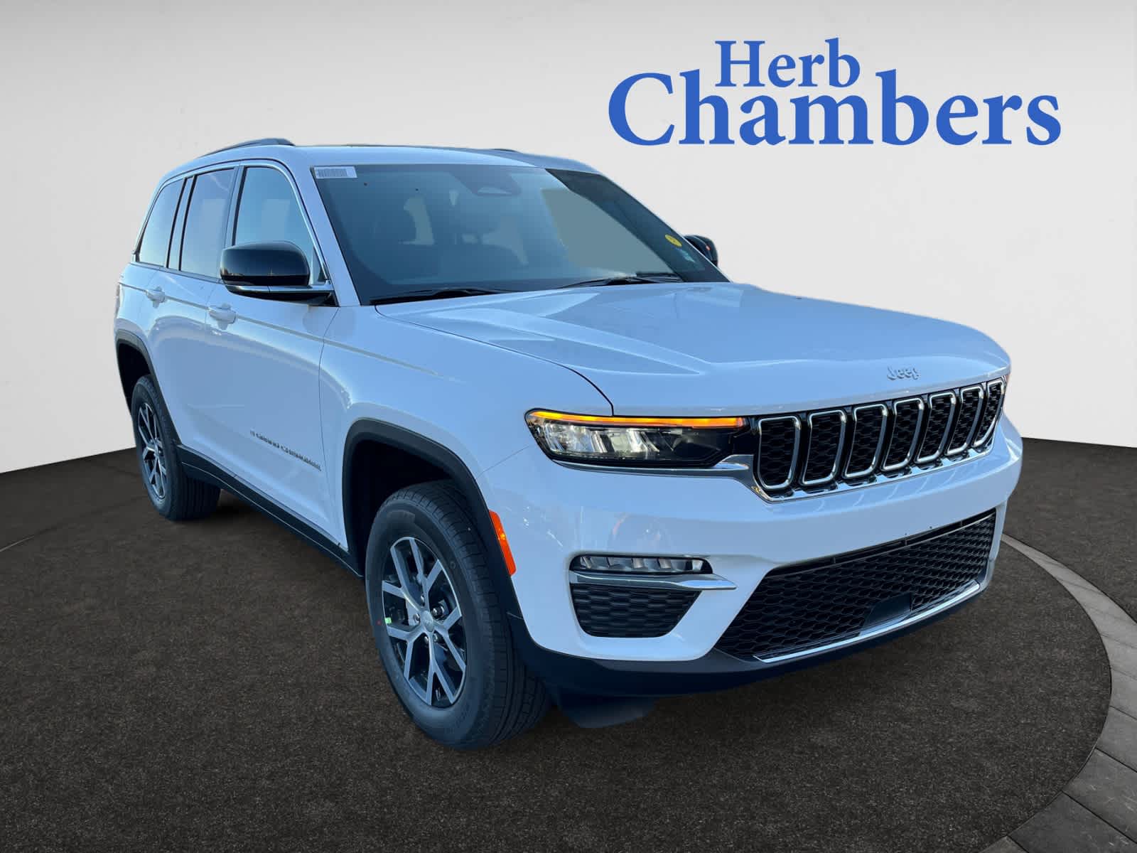 new 2025 Jeep Grand Cherokee car, priced at $49,215