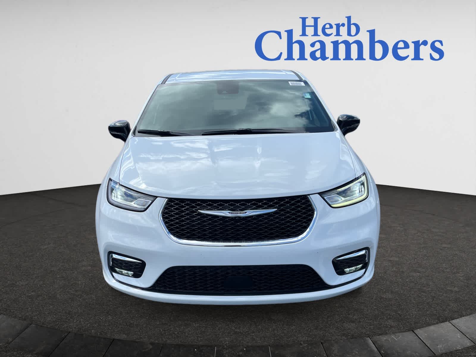 new 2025 Chrysler Pacifica car, priced at $44,445