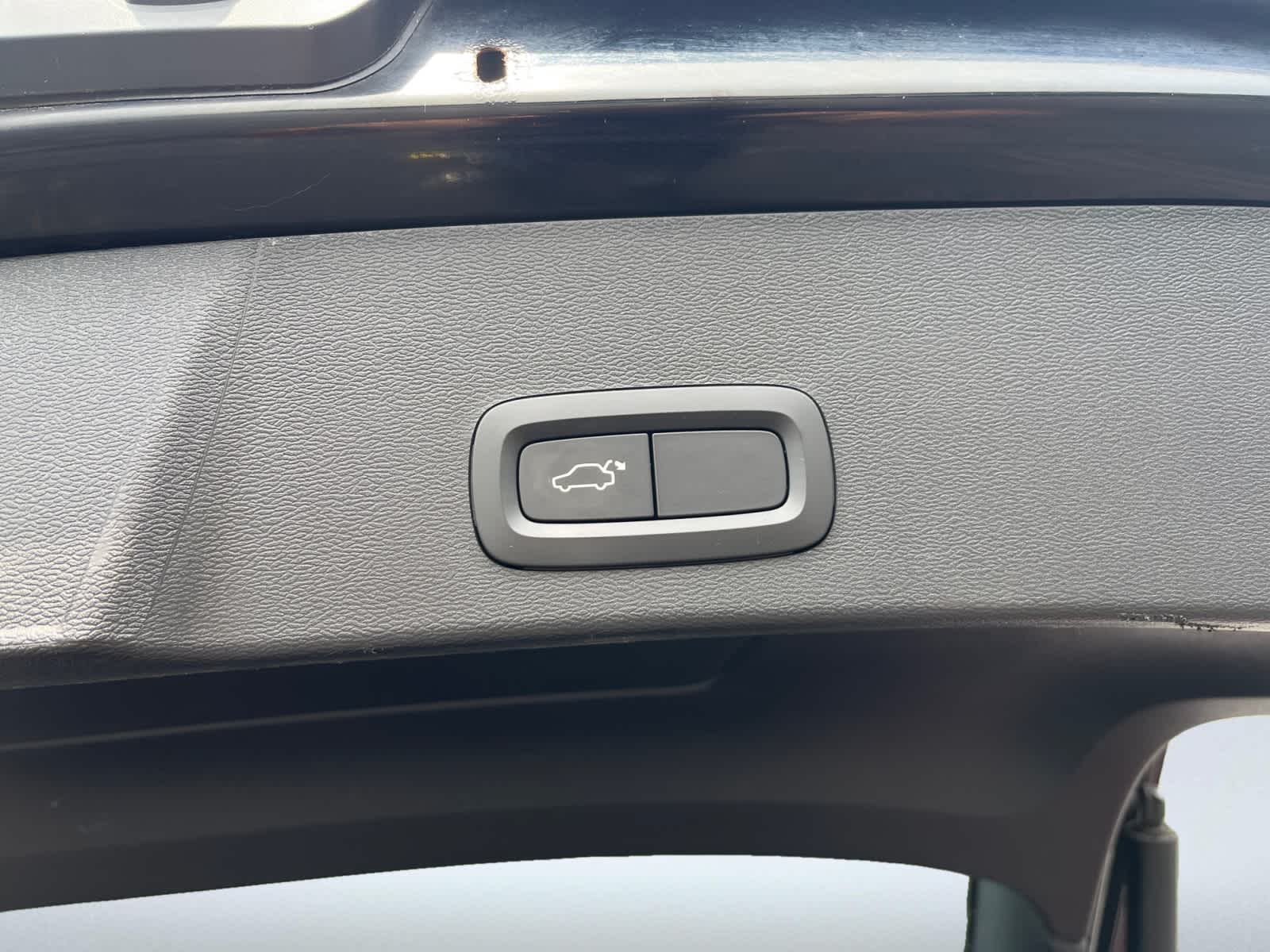 used 2019 Volvo XC40 car, priced at $19,788