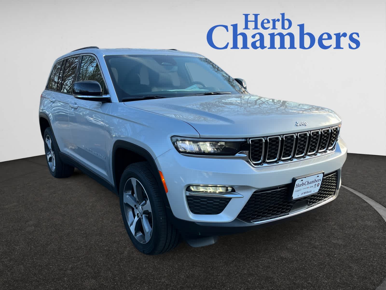 new 2024 Jeep Grand Cherokee car, priced at $55,435