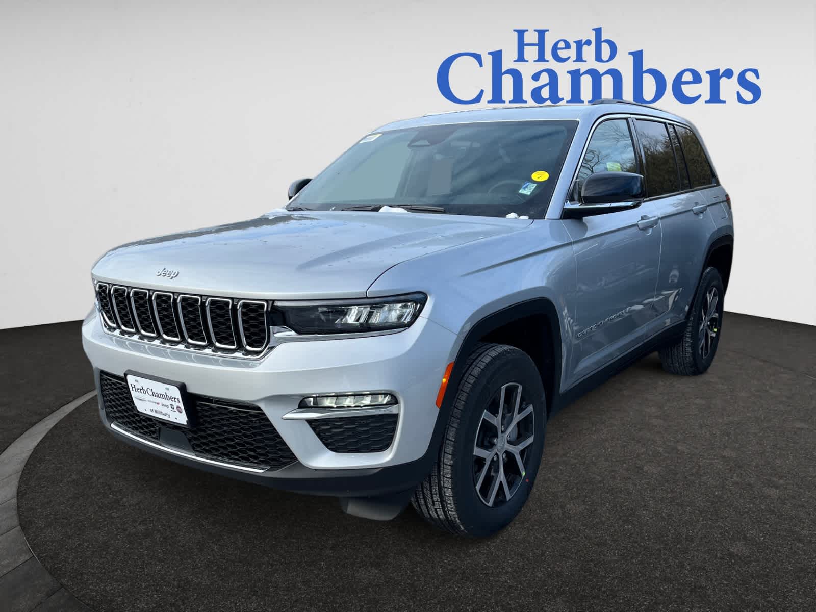 new 2025 Jeep Grand Cherokee car, priced at $49,810