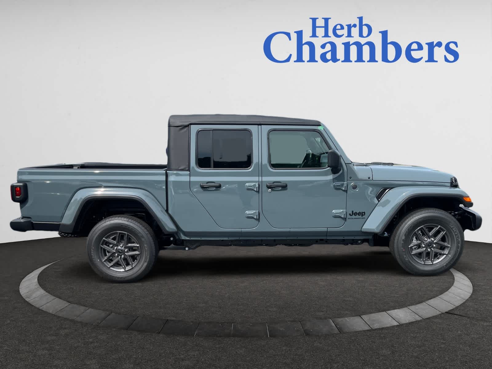 new 2025 Jeep Gladiator car, priced at $47,210
