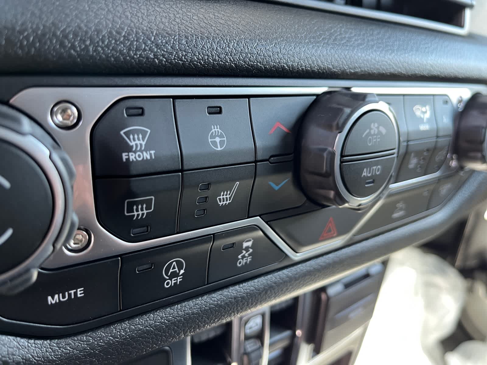 new 2025 Jeep Gladiator car, priced at $47,210
