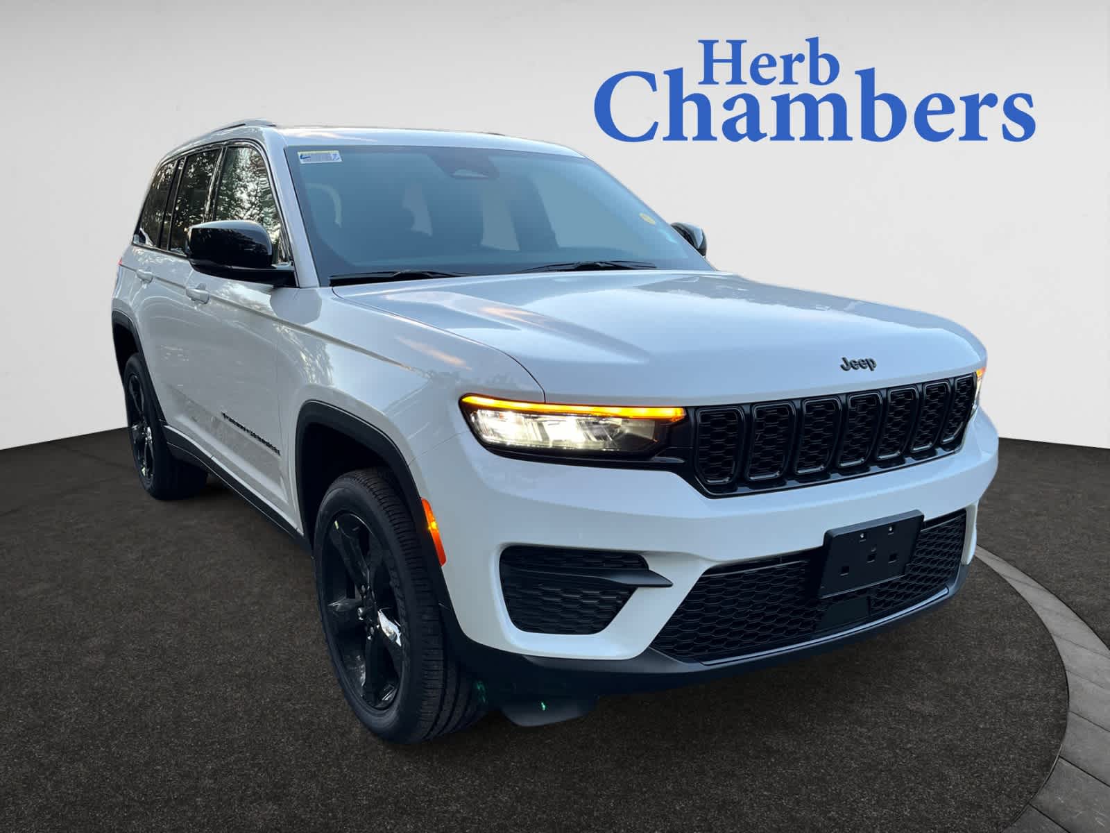 new 2025 Jeep Grand Cherokee car, priced at $47,580