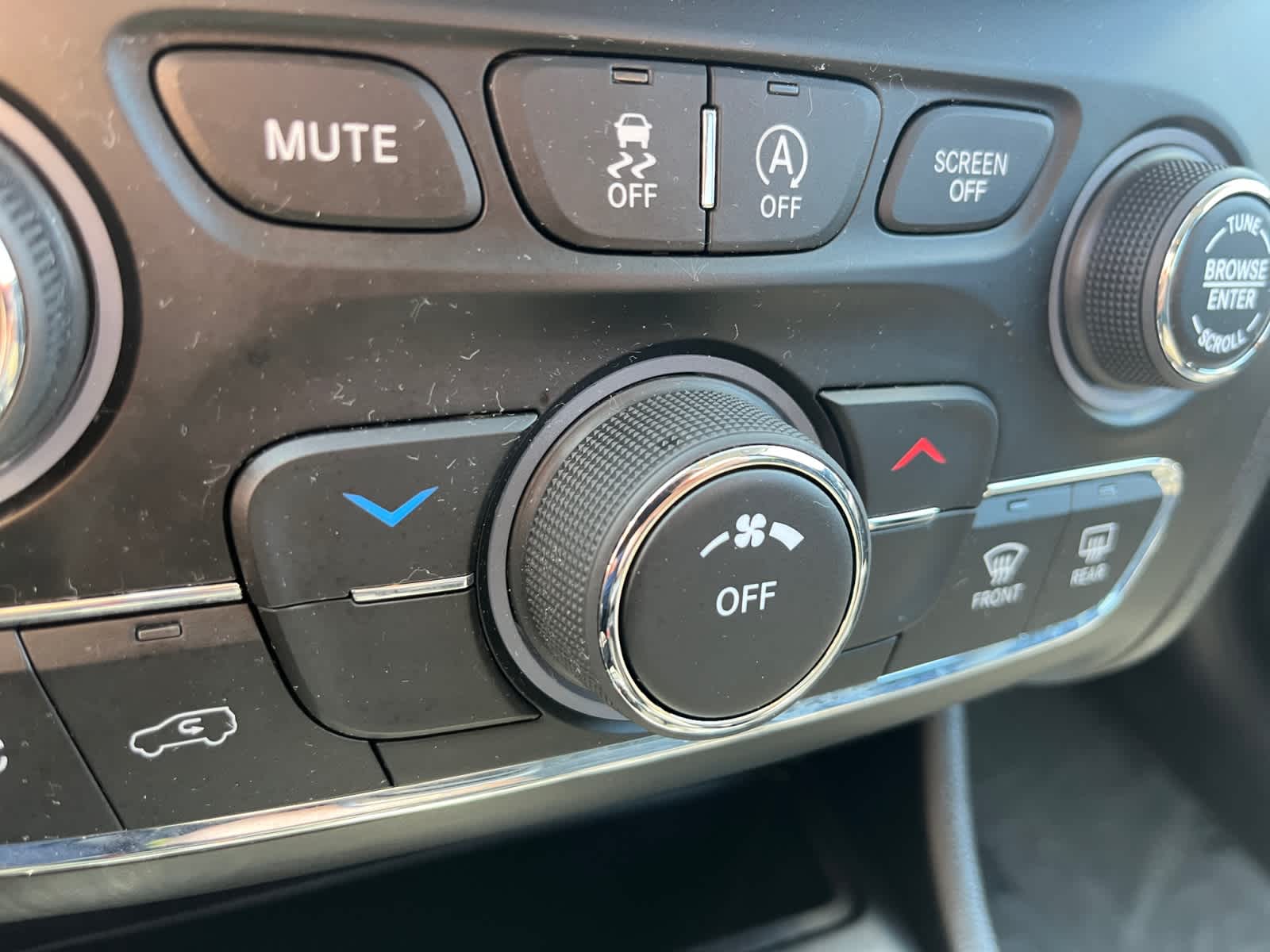 used 2019 Jeep Cherokee car, priced at $19,498