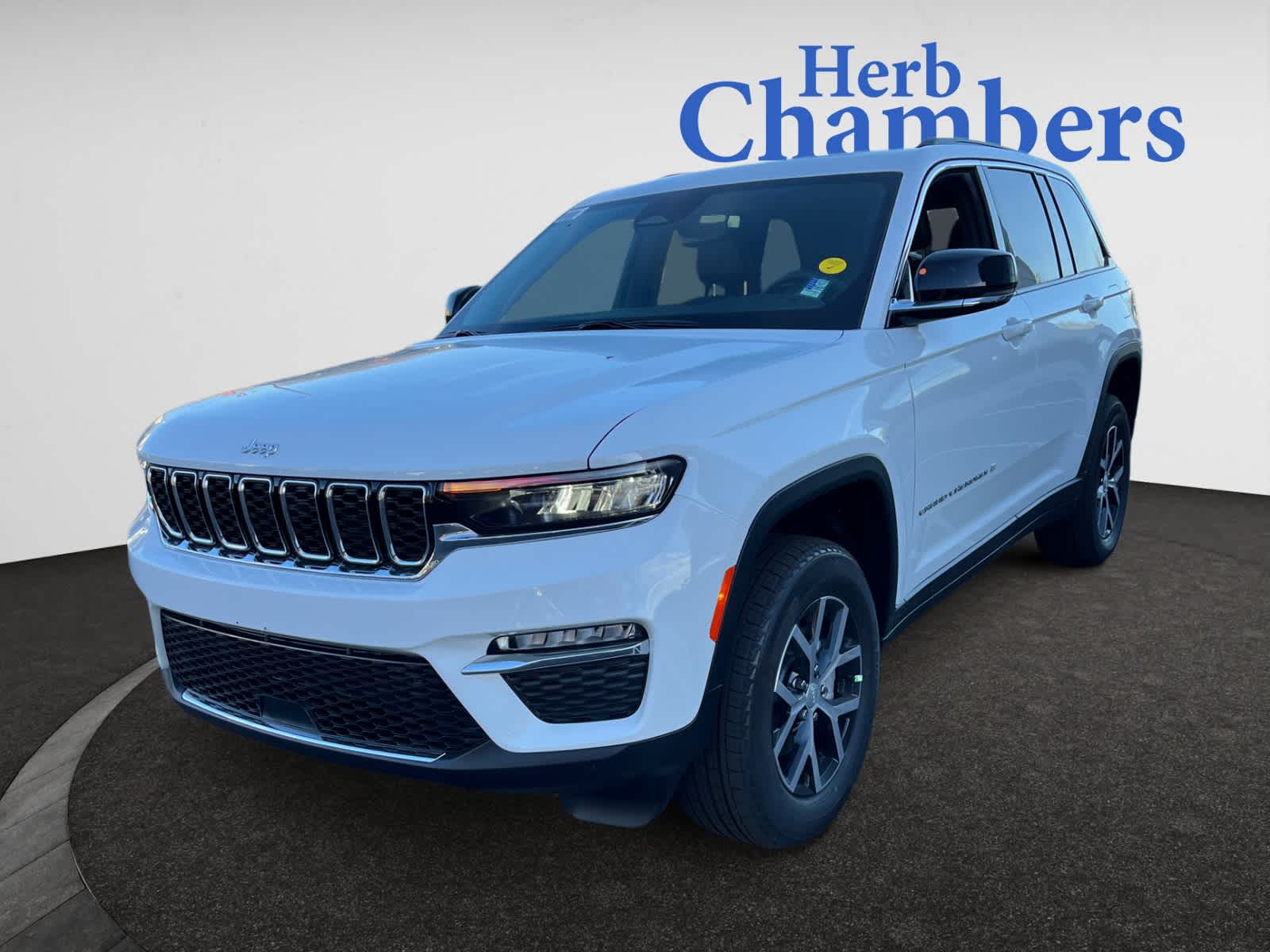 new 2025 Jeep Grand Cherokee car, priced at $49,215