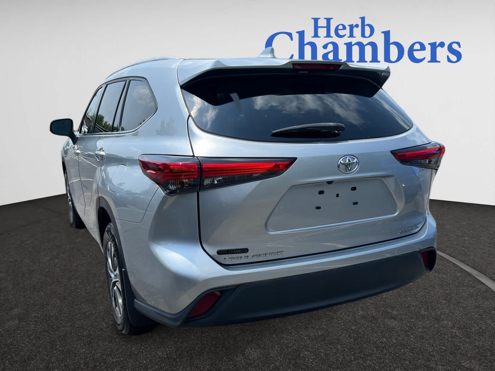 used 2022 Toyota Highlander car, priced at $36,488