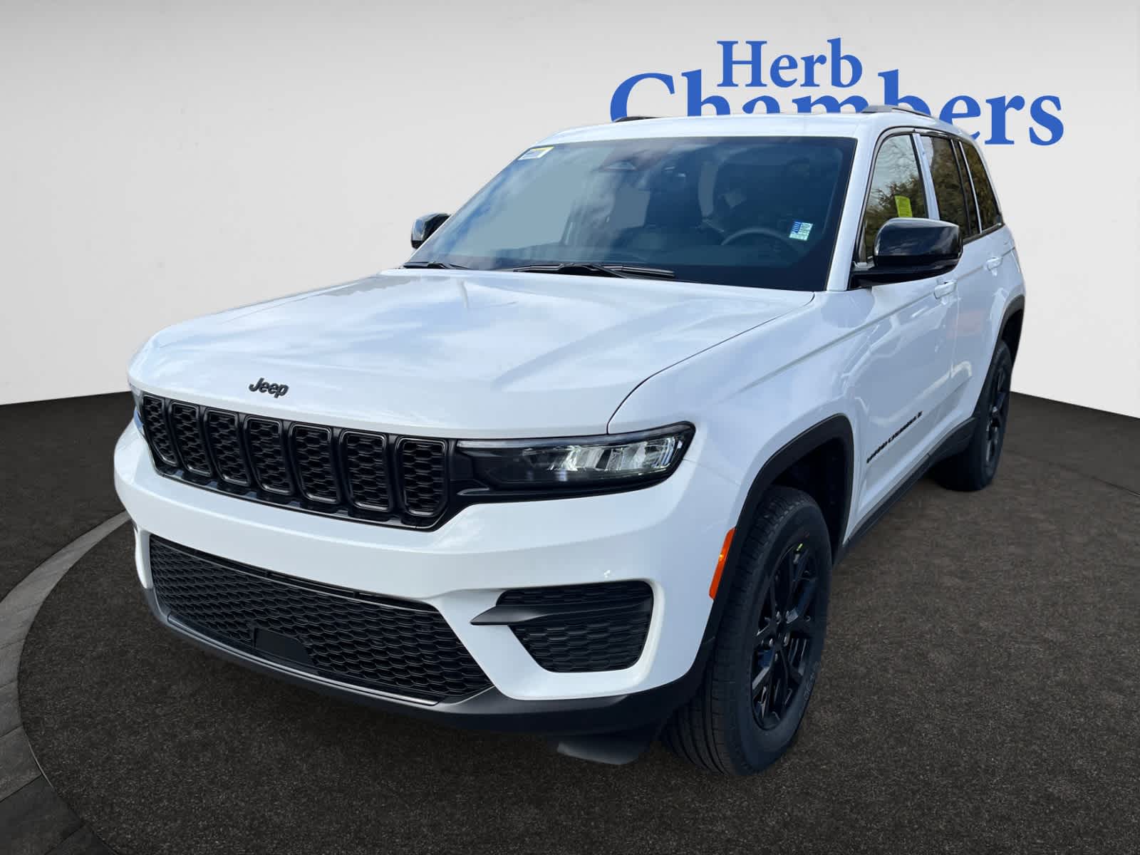 new 2025 Jeep Grand Cherokee car, priced at $45,935