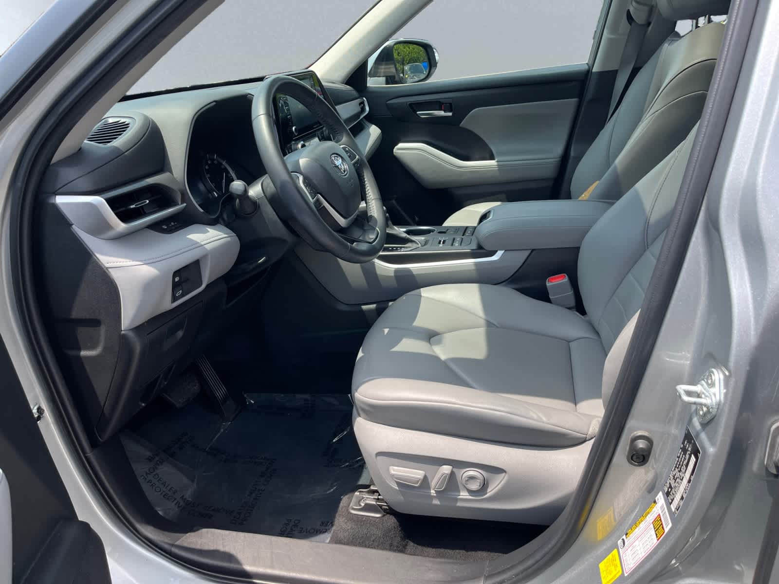 used 2022 Toyota Highlander car, priced at $36,488