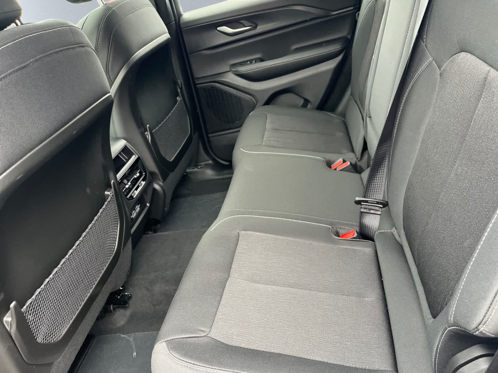 new 2025 Jeep Grand Cherokee car, priced at $41,780