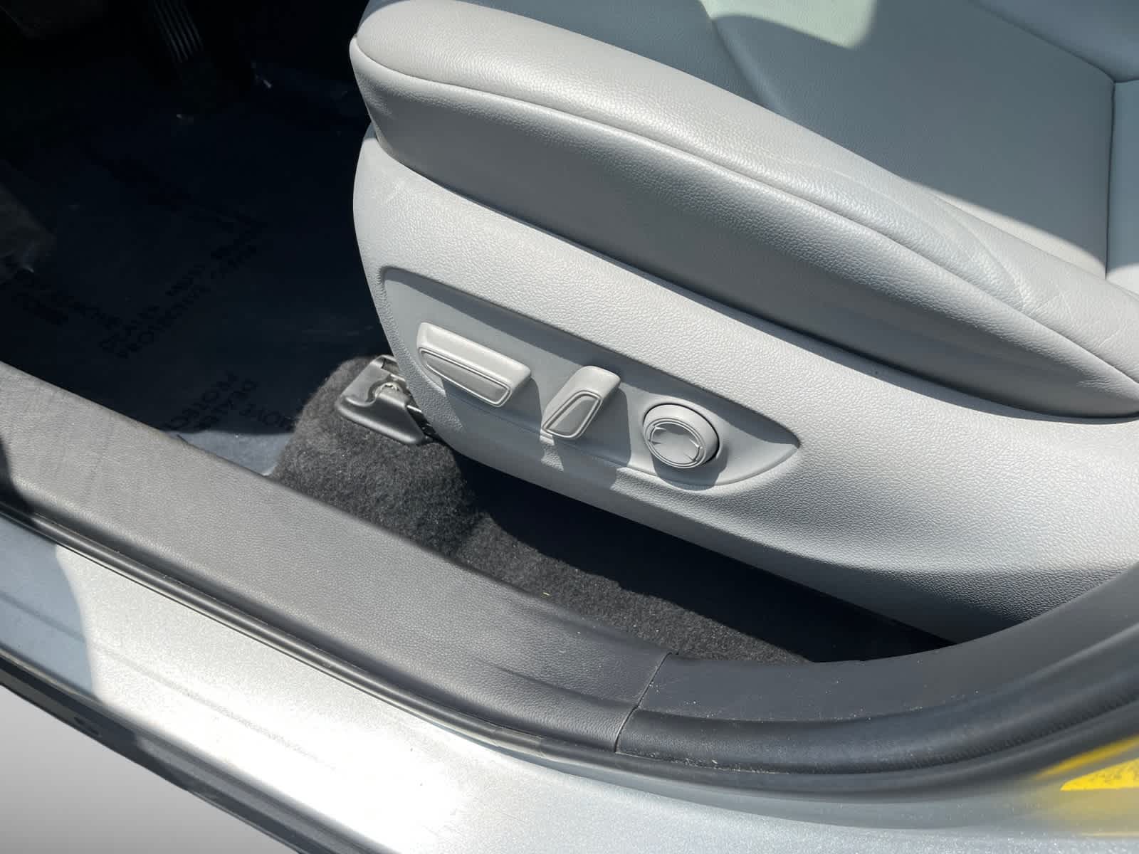 used 2022 Toyota Highlander car, priced at $36,488