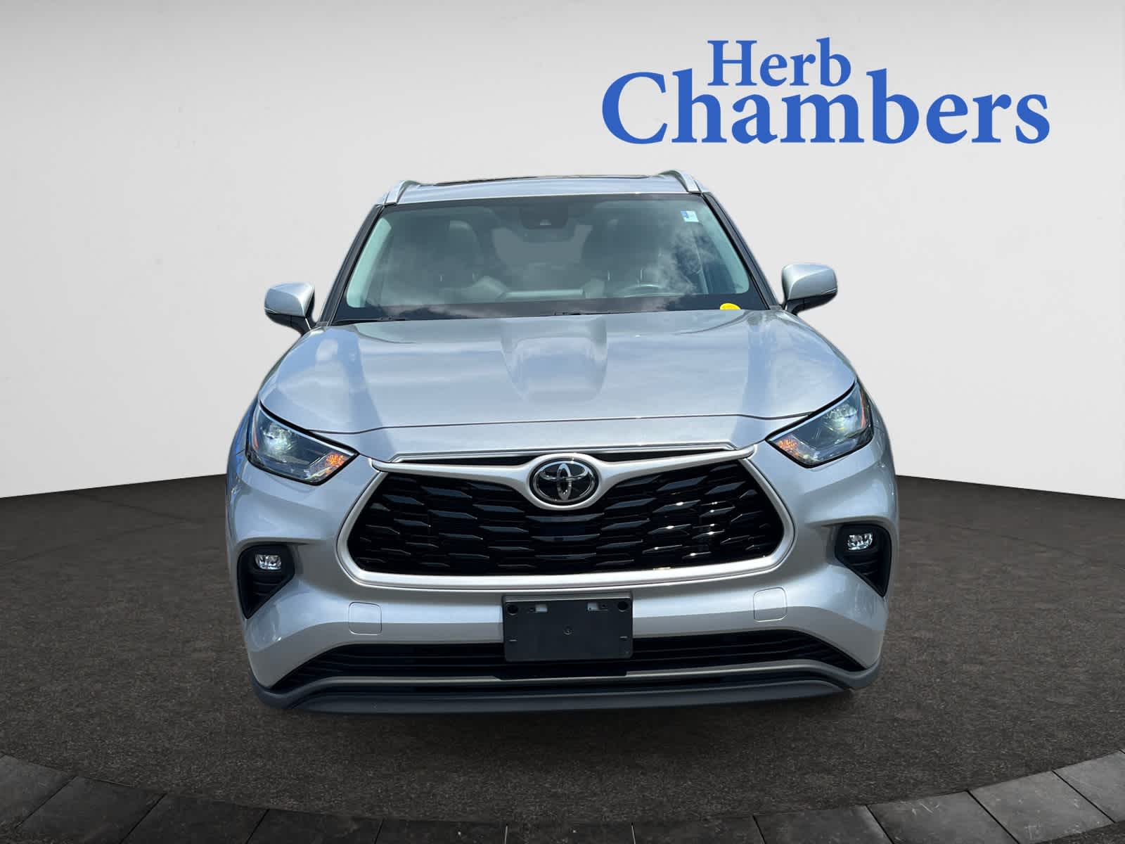 used 2022 Toyota Highlander car, priced at $36,488