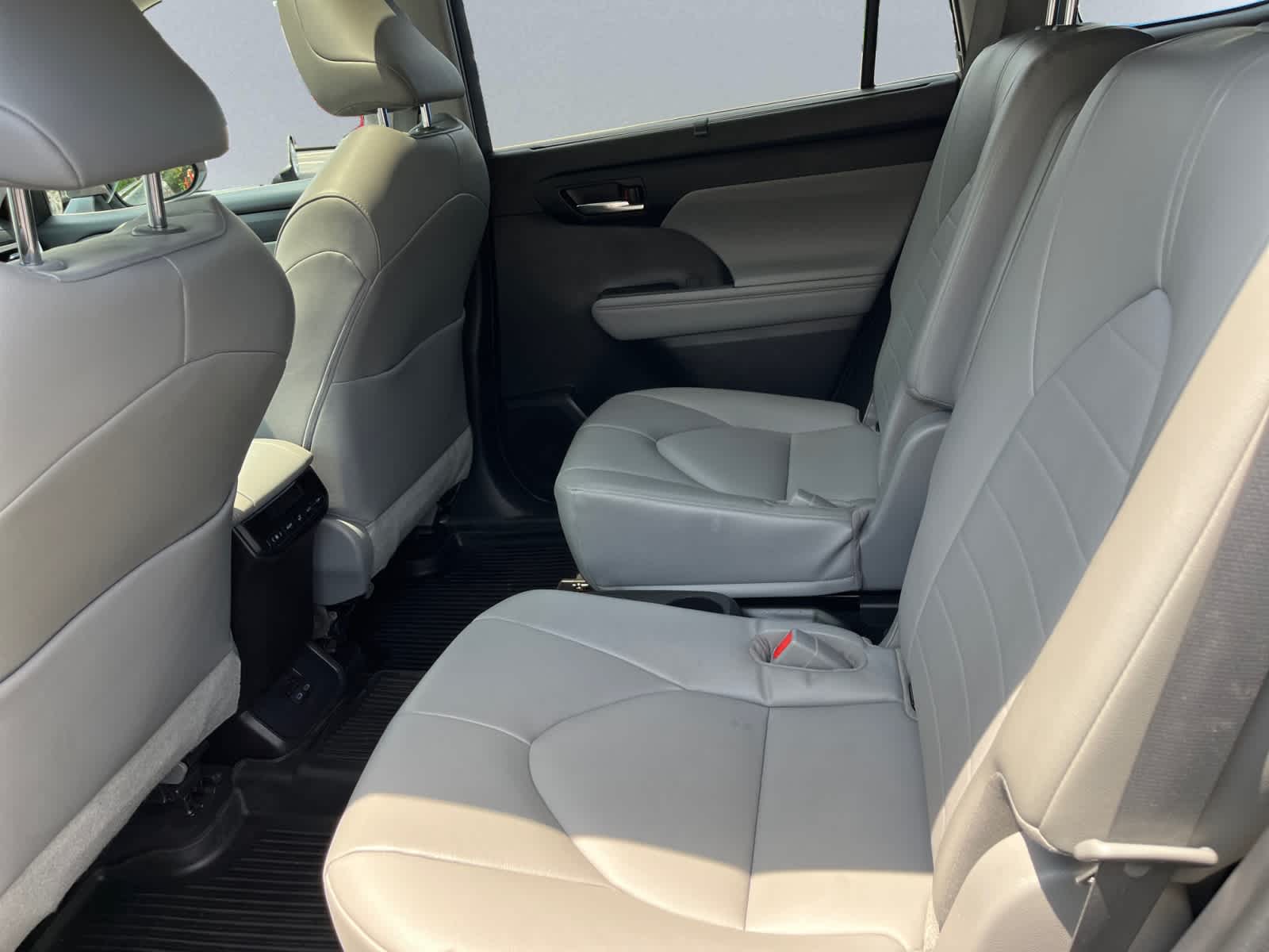 used 2022 Toyota Highlander car, priced at $36,488