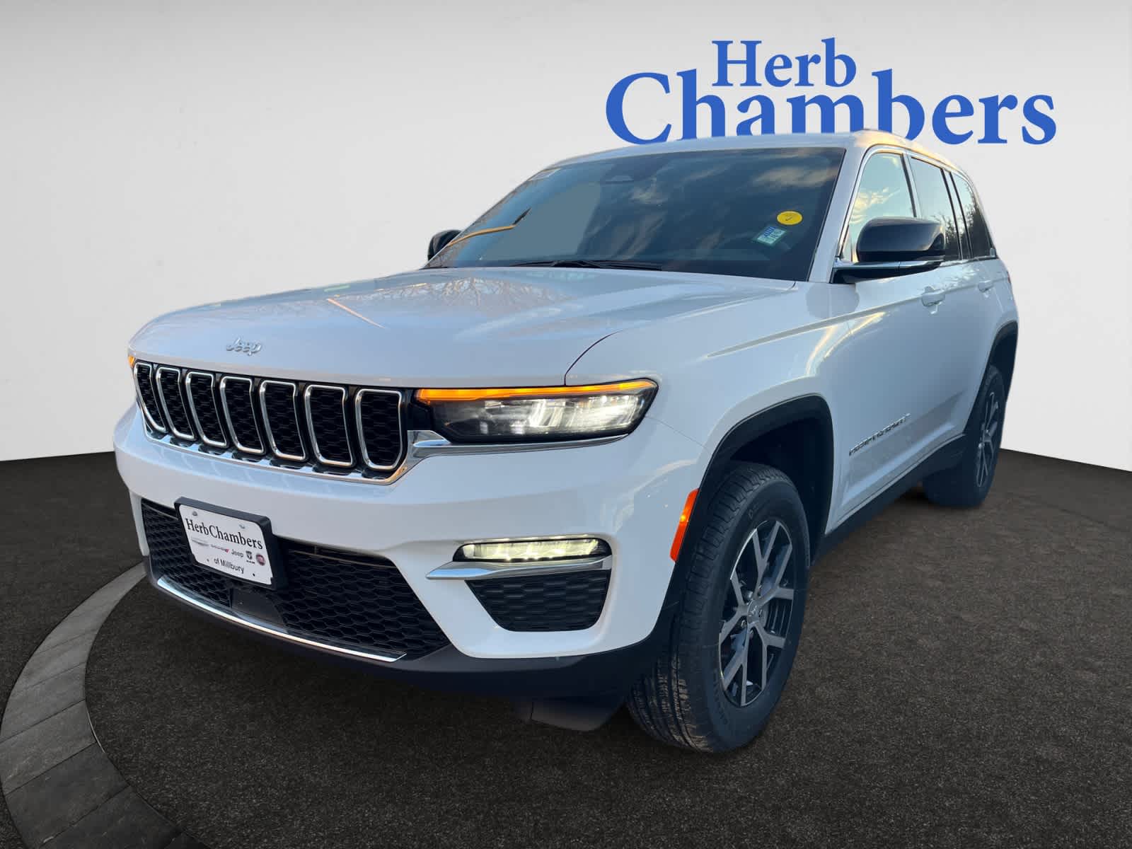 new 2025 Jeep Grand Cherokee car, priced at $49,215