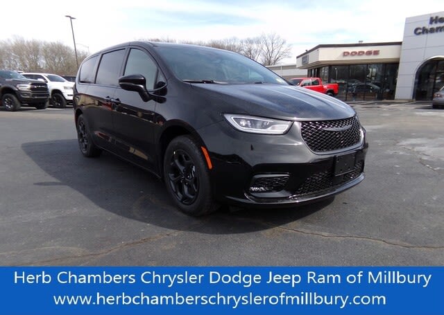 new 2023 Chrysler Pacifica Plug-In Hybrid car, priced at $53,150