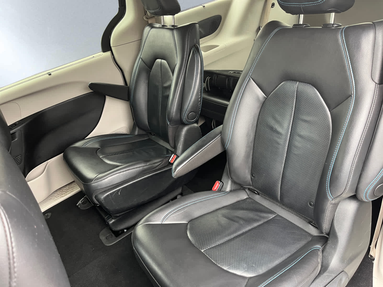 used 2021 Chrysler Pacifica car, priced at $24,998