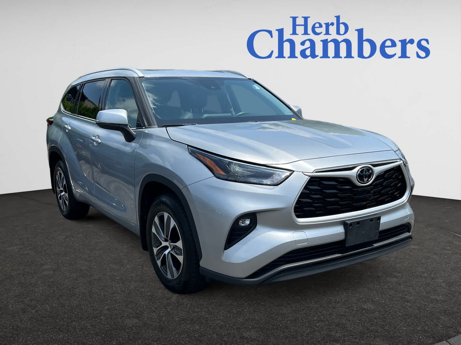 used 2022 Toyota Highlander car, priced at $36,488