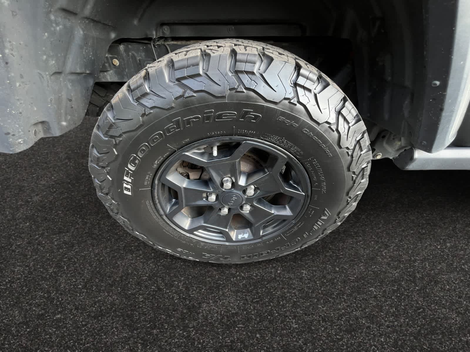 used 2021 Jeep Gladiator car, priced at $27,188