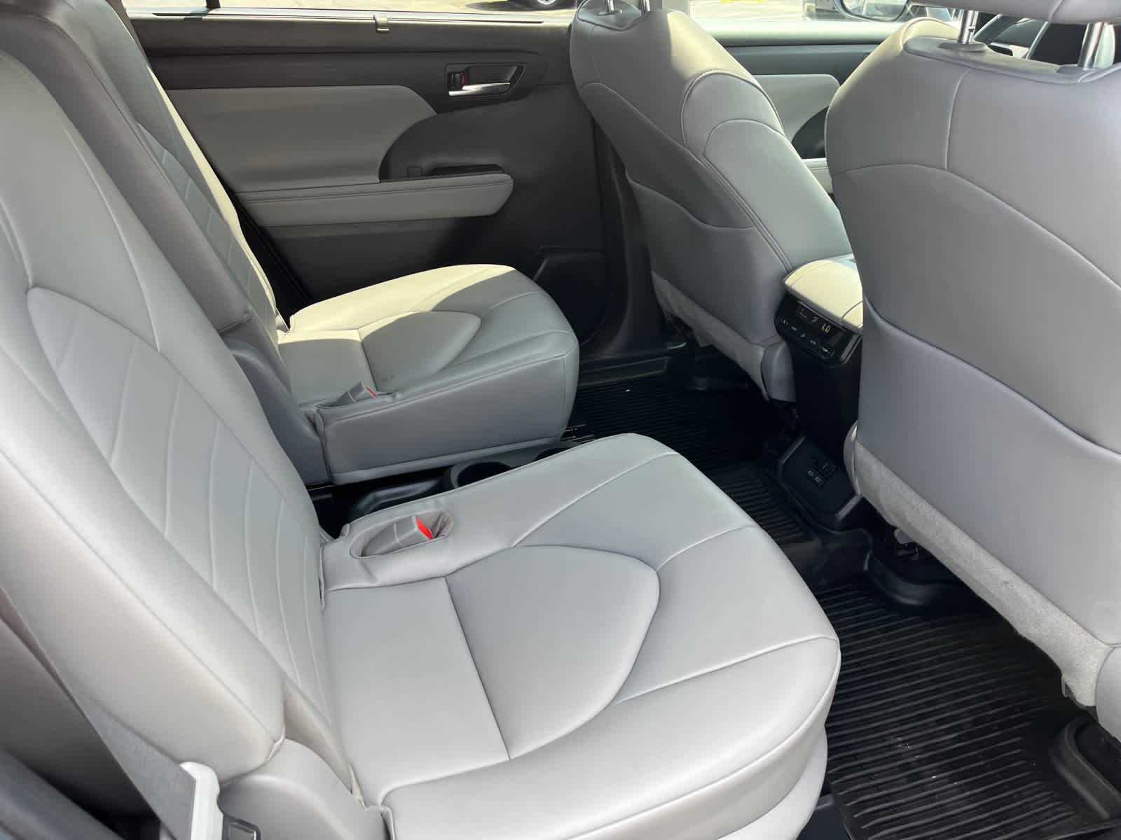 used 2022 Toyota Highlander car, priced at $36,488