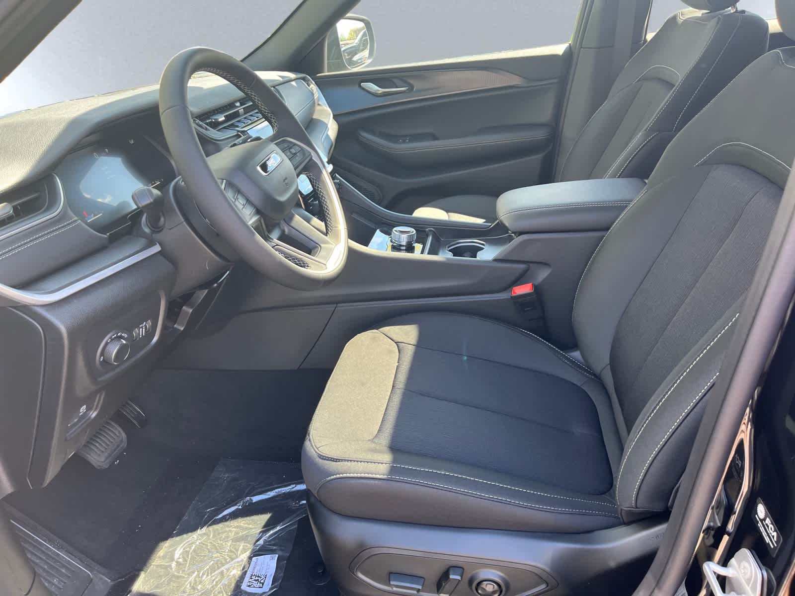 new 2025 Jeep Grand Cherokee car, priced at $42,375