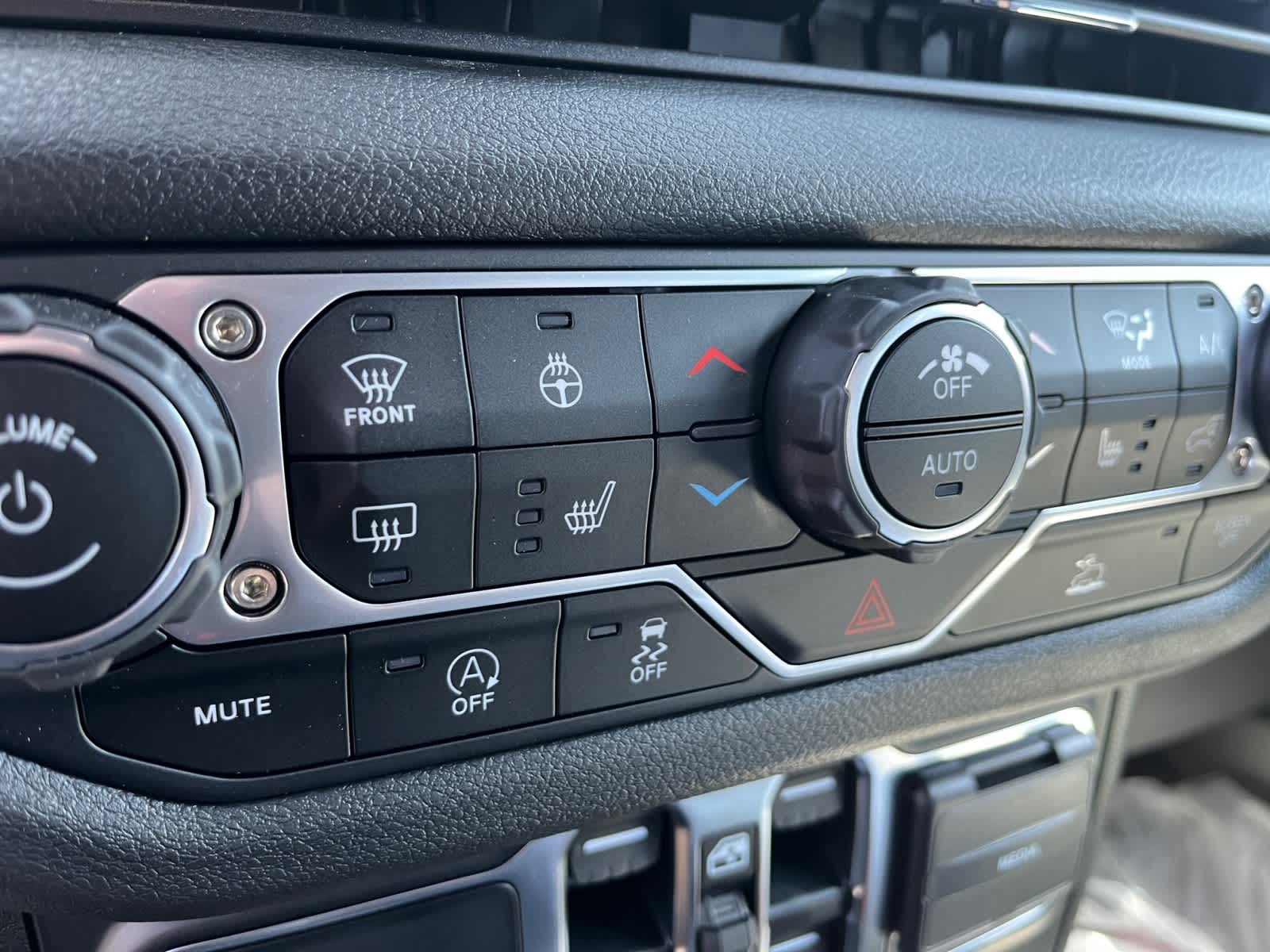 new 2025 Jeep Wrangler car, priced at $55,275