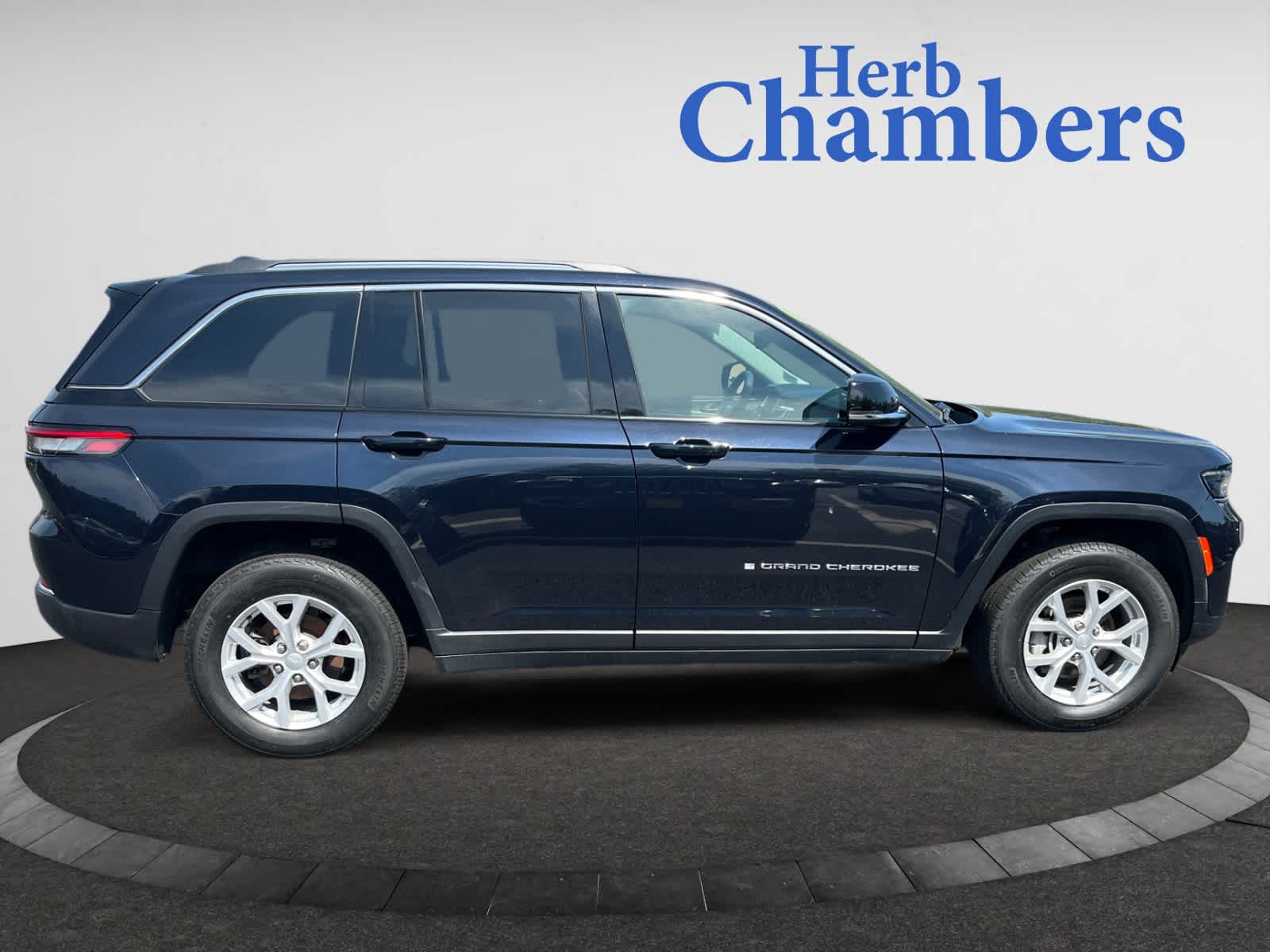 used 2024 Jeep Grand Cherokee car, priced at $39,998