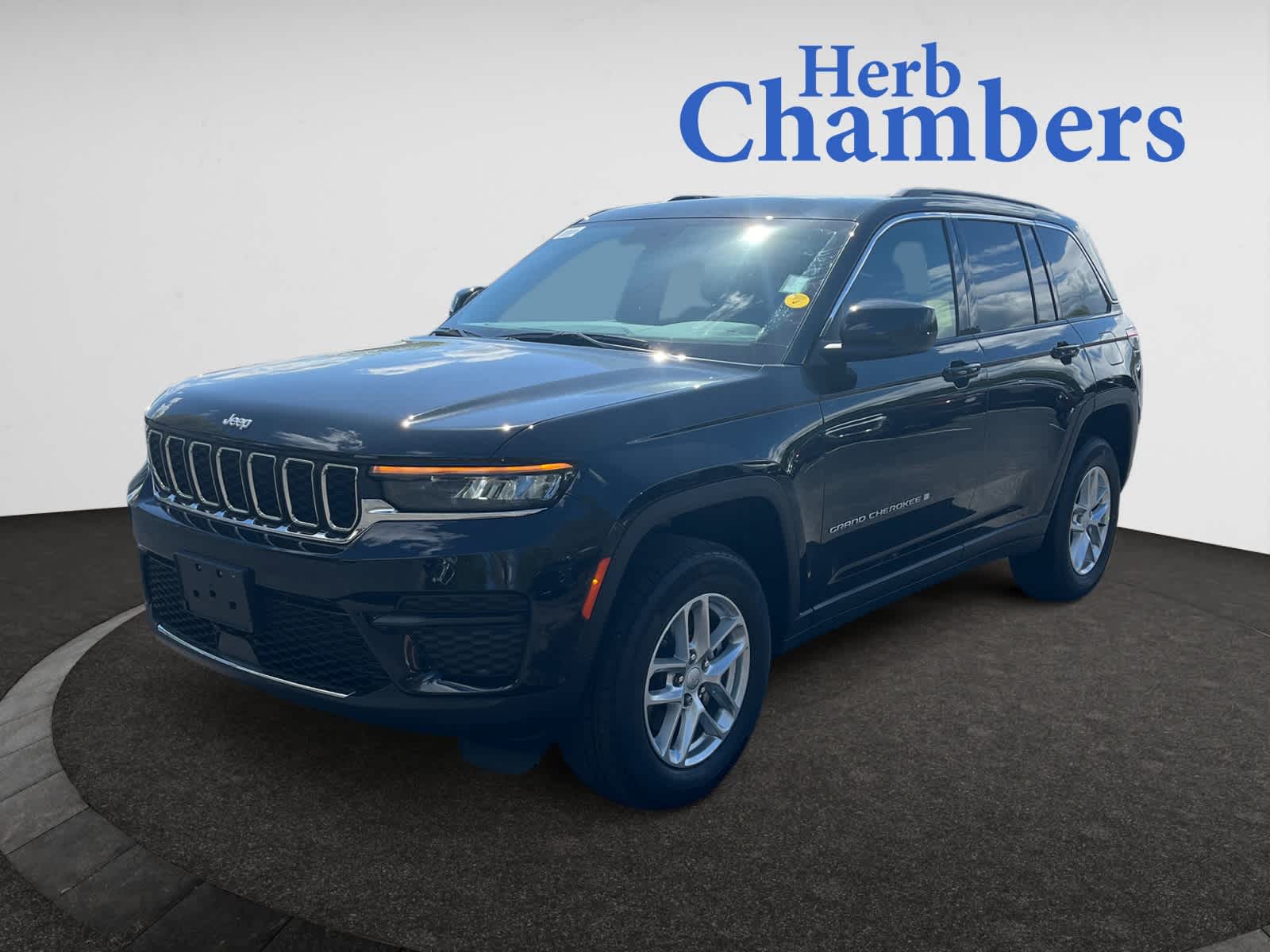 new 2025 Jeep Grand Cherokee car, priced at $42,375