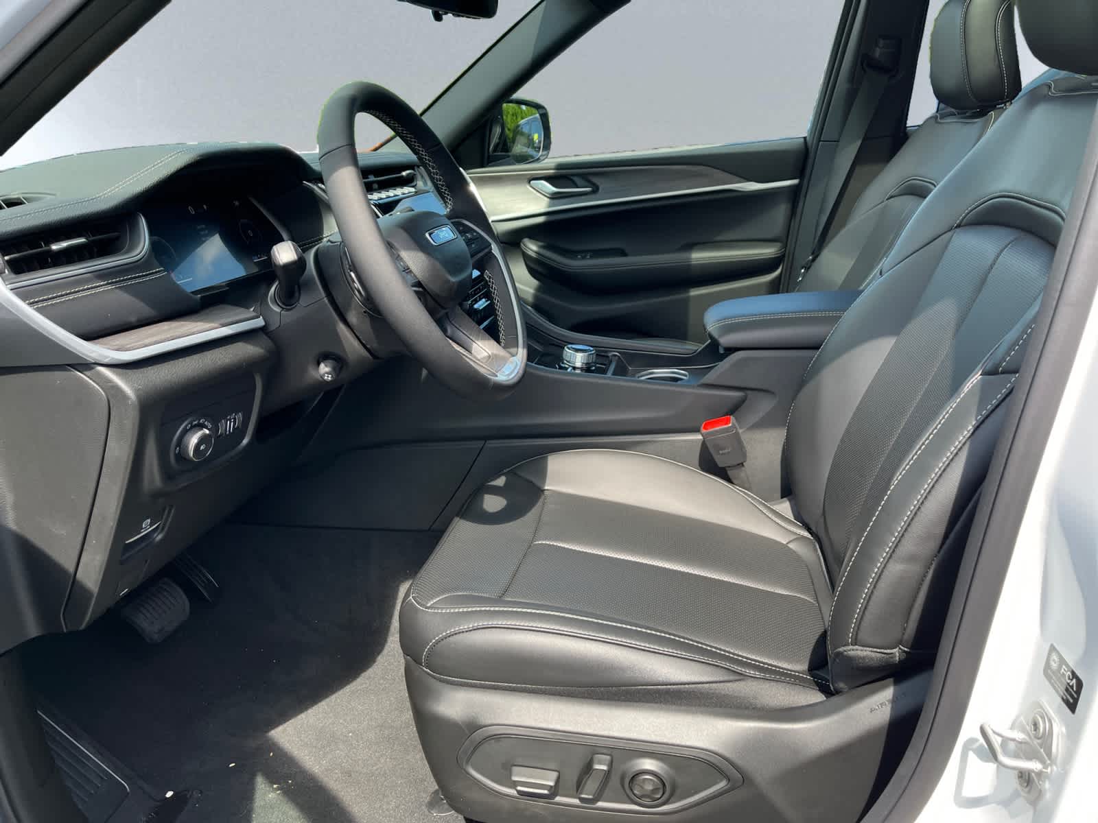 new 2025 Jeep Grand Cherokee car, priced at $55,065