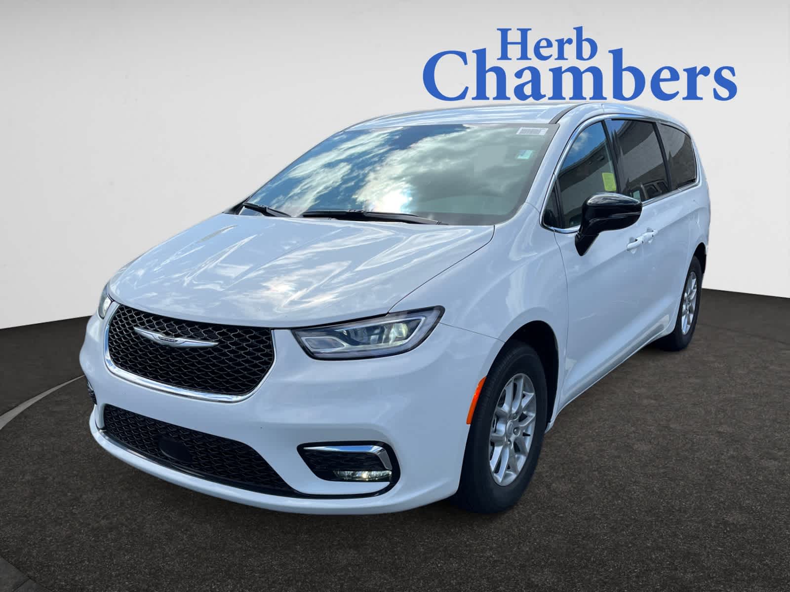 new 2025 Chrysler Pacifica car, priced at $44,445