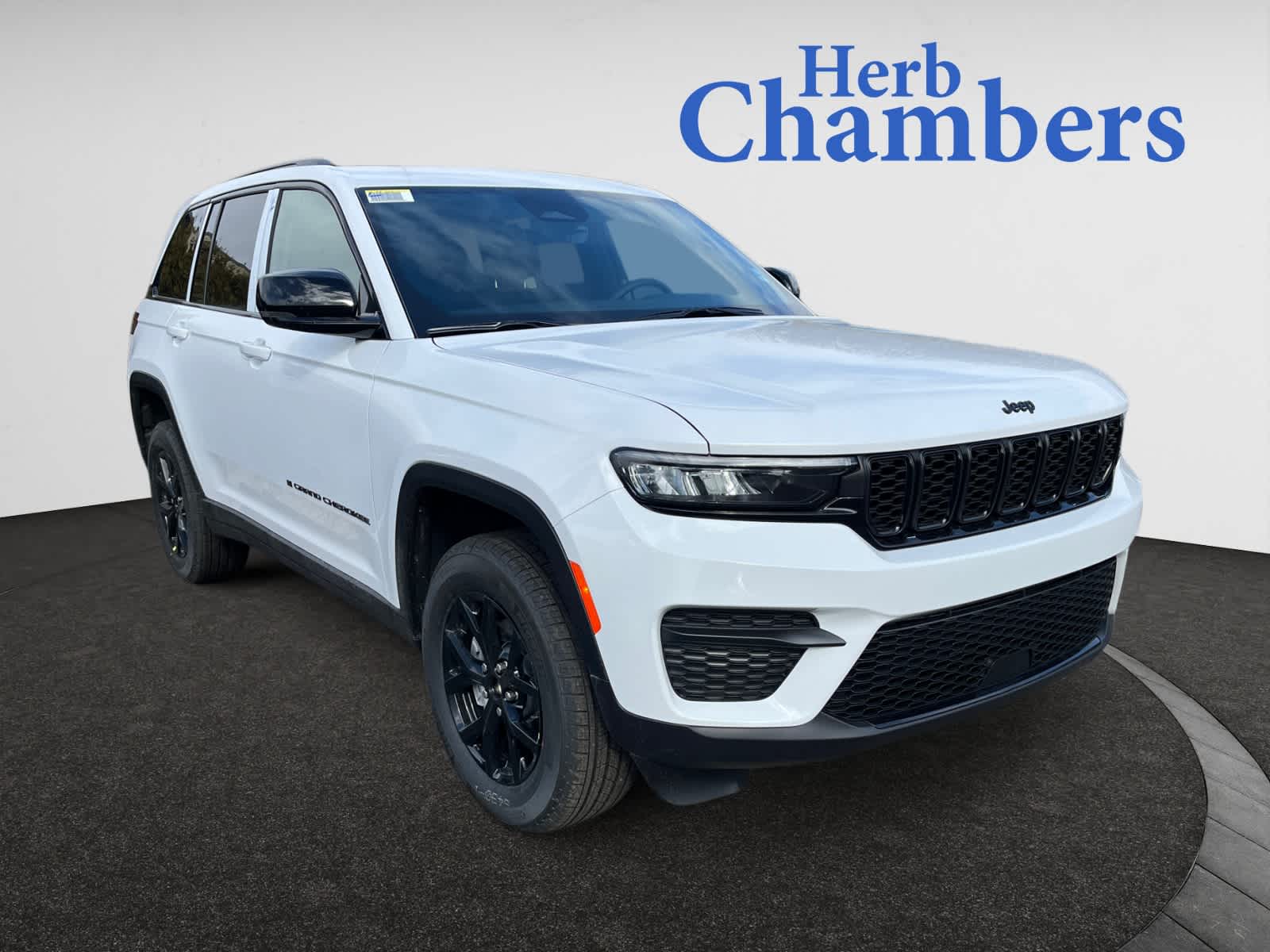 new 2025 Jeep Grand Cherokee car, priced at $45,935