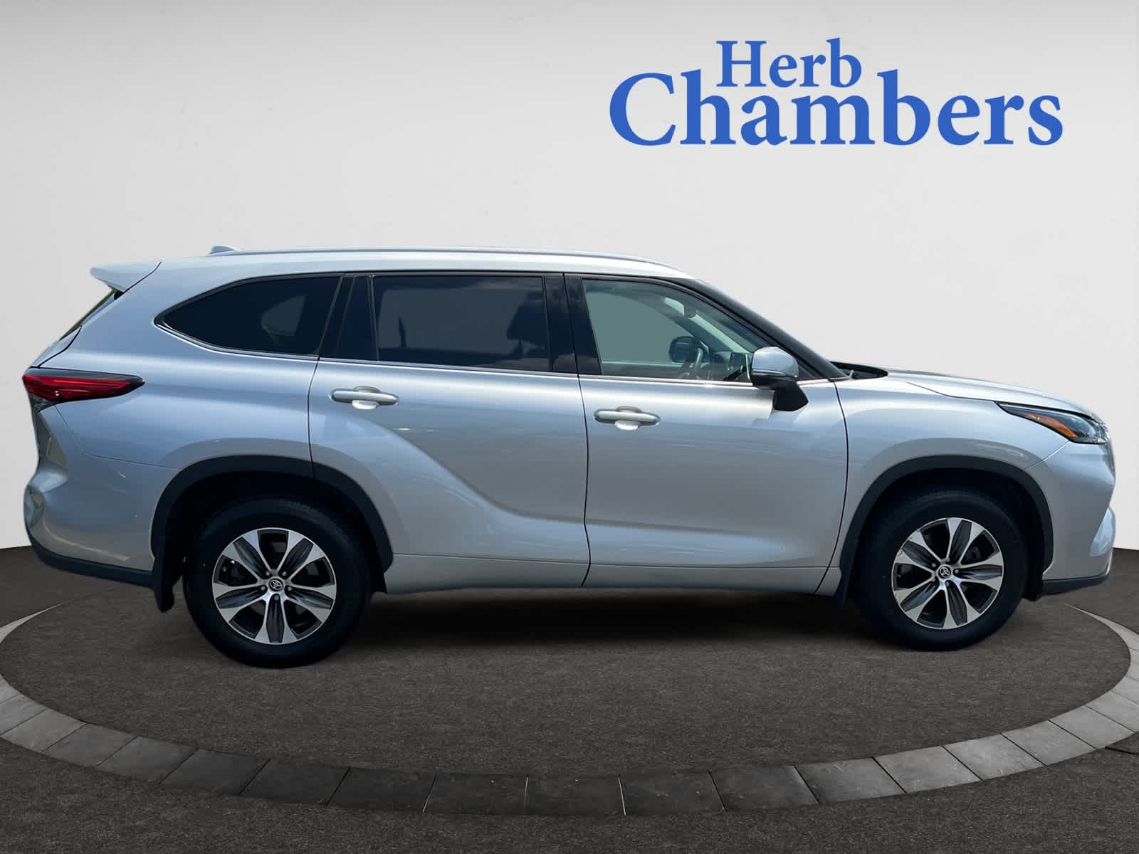 used 2022 Toyota Highlander car, priced at $36,488