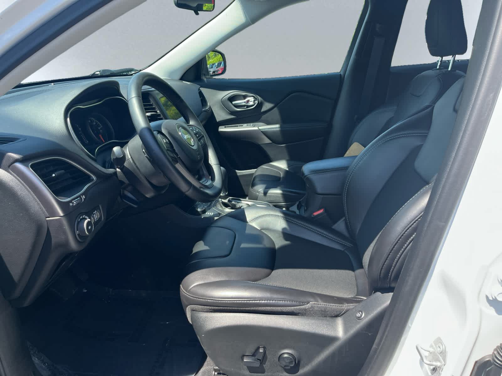 used 2019 Jeep Cherokee car, priced at $19,498