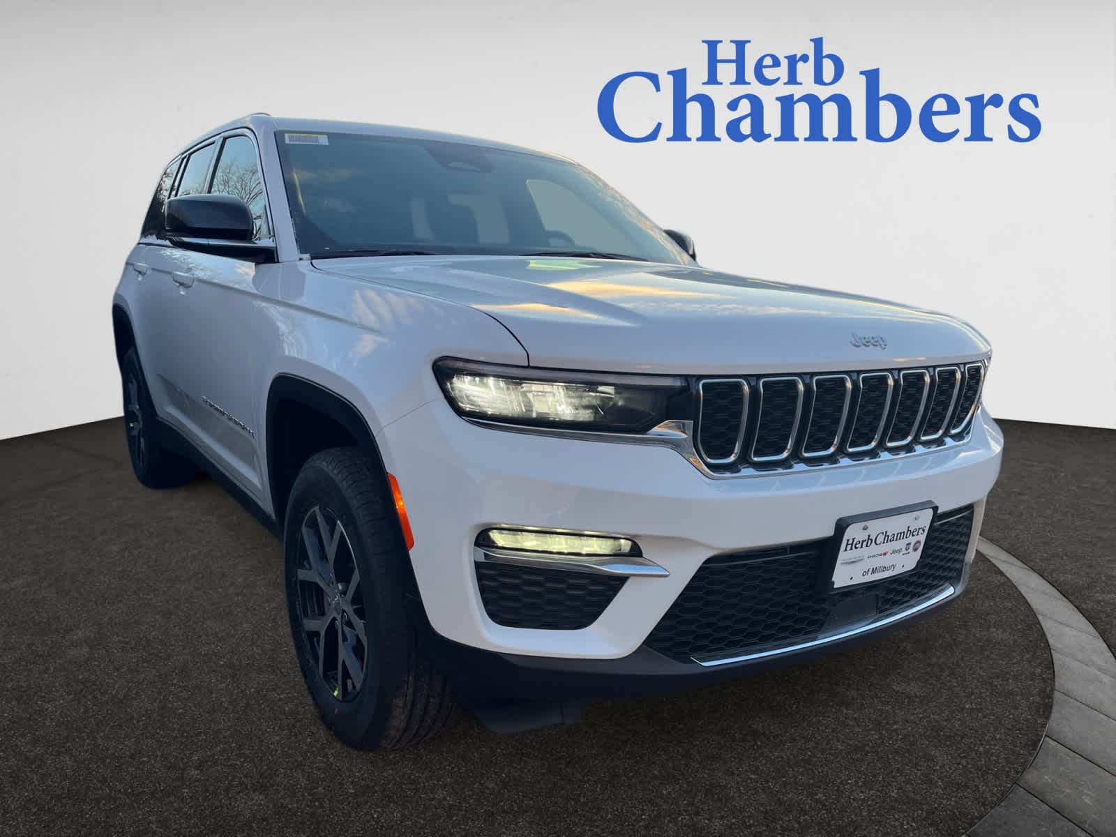 new 2025 Jeep Grand Cherokee car, priced at $49,215