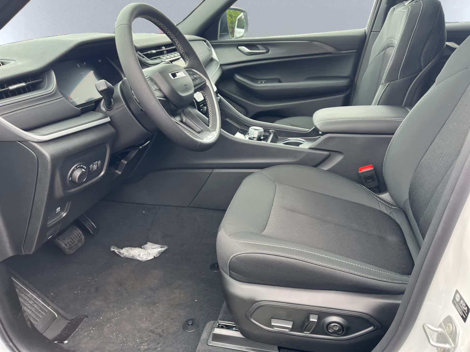 new 2025 Jeep Grand Cherokee car, priced at $41,780