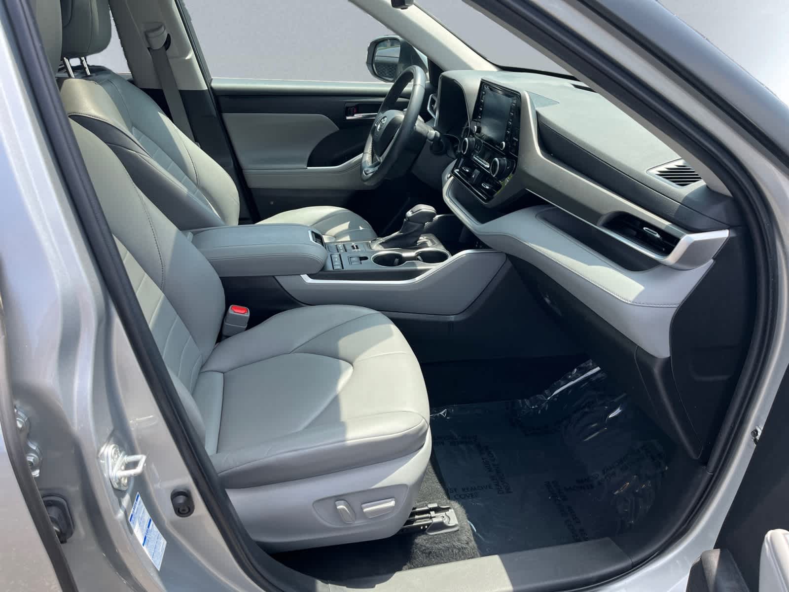 used 2022 Toyota Highlander car, priced at $36,488