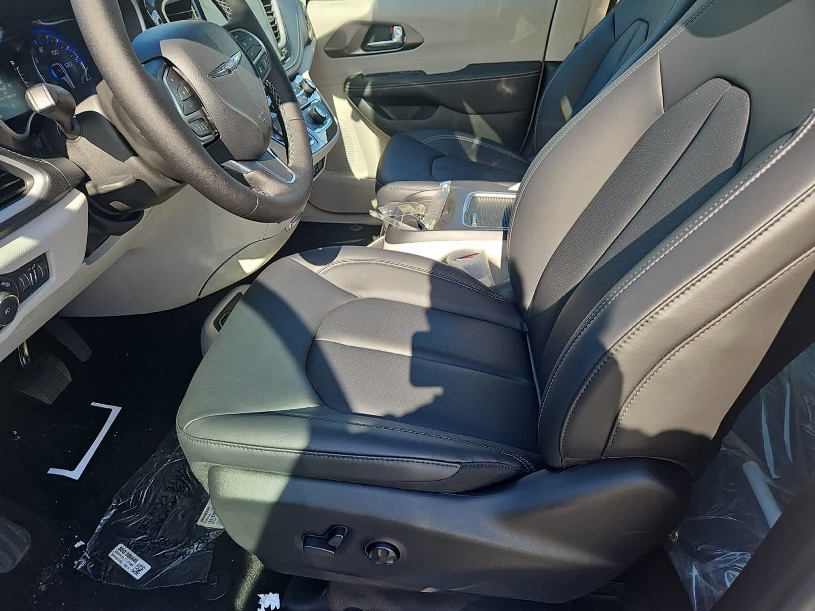 new 2024 Chrysler Pacifica car, priced at $46,495