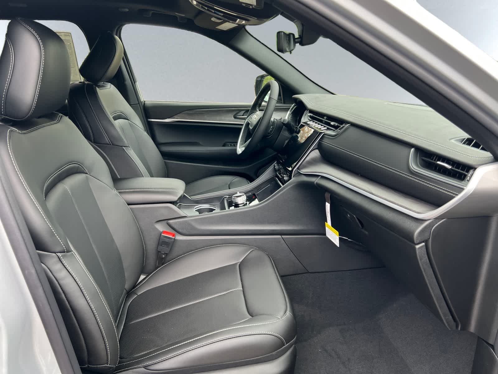 new 2025 Jeep Grand Cherokee car, priced at $52,935