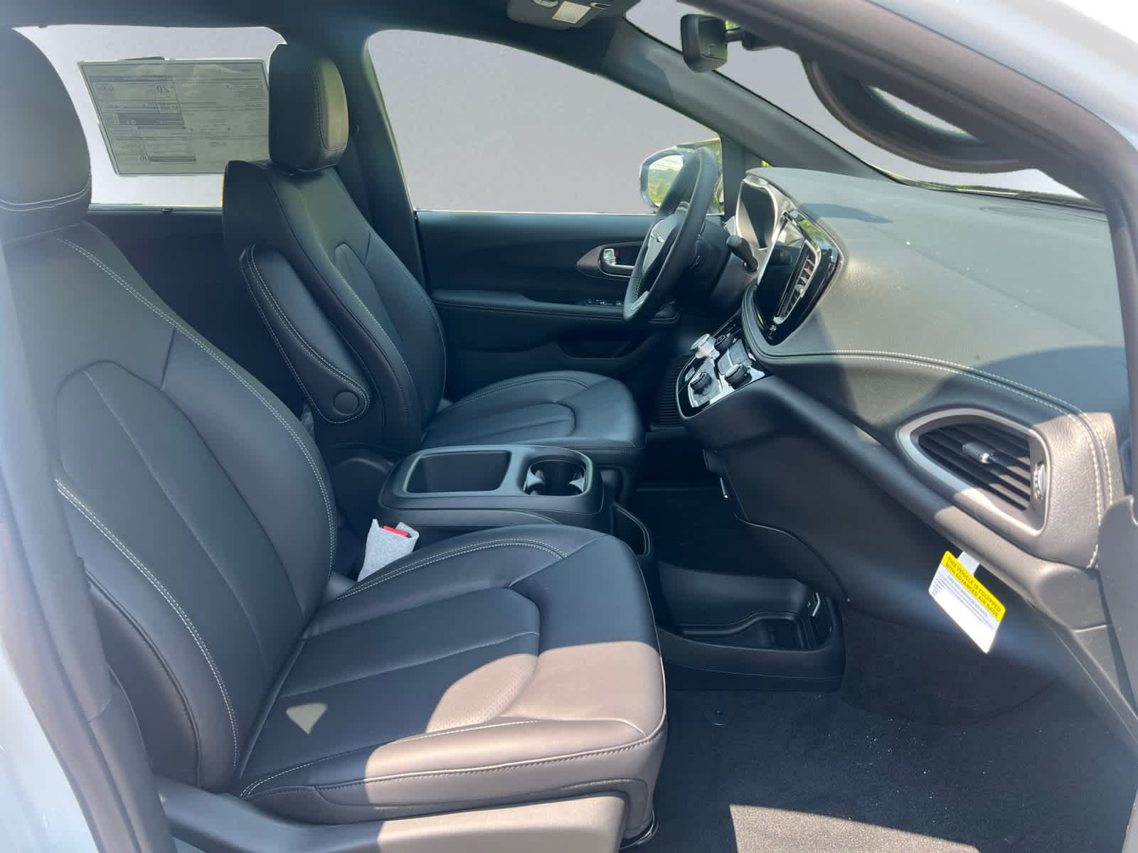 new 2025 Chrysler Pacifica car, priced at $47,440