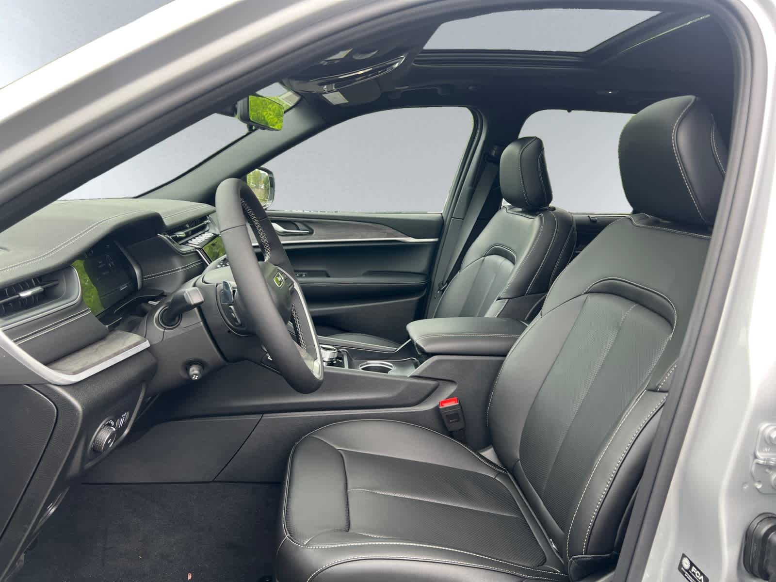 new 2025 Jeep Grand Cherokee car, priced at $50,935