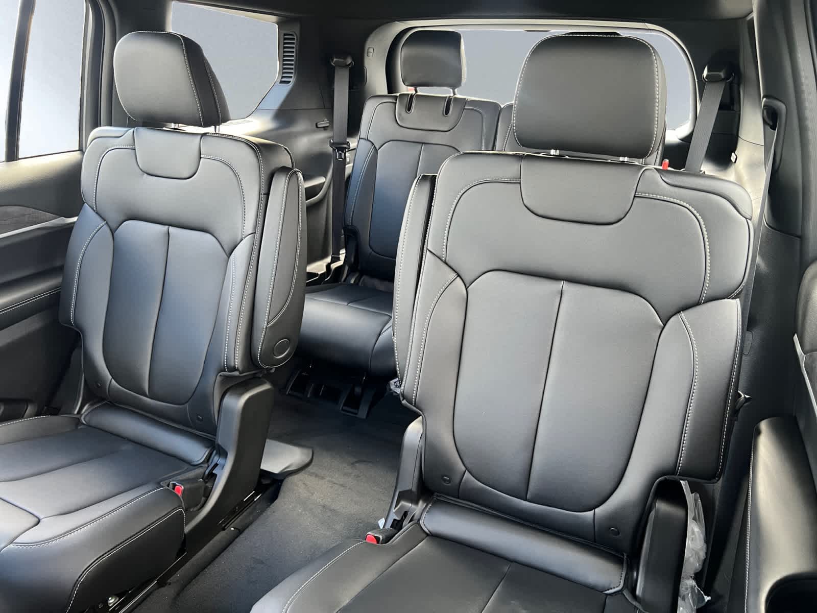new 2025 Jeep Grand Cherokee car, priced at $50,010