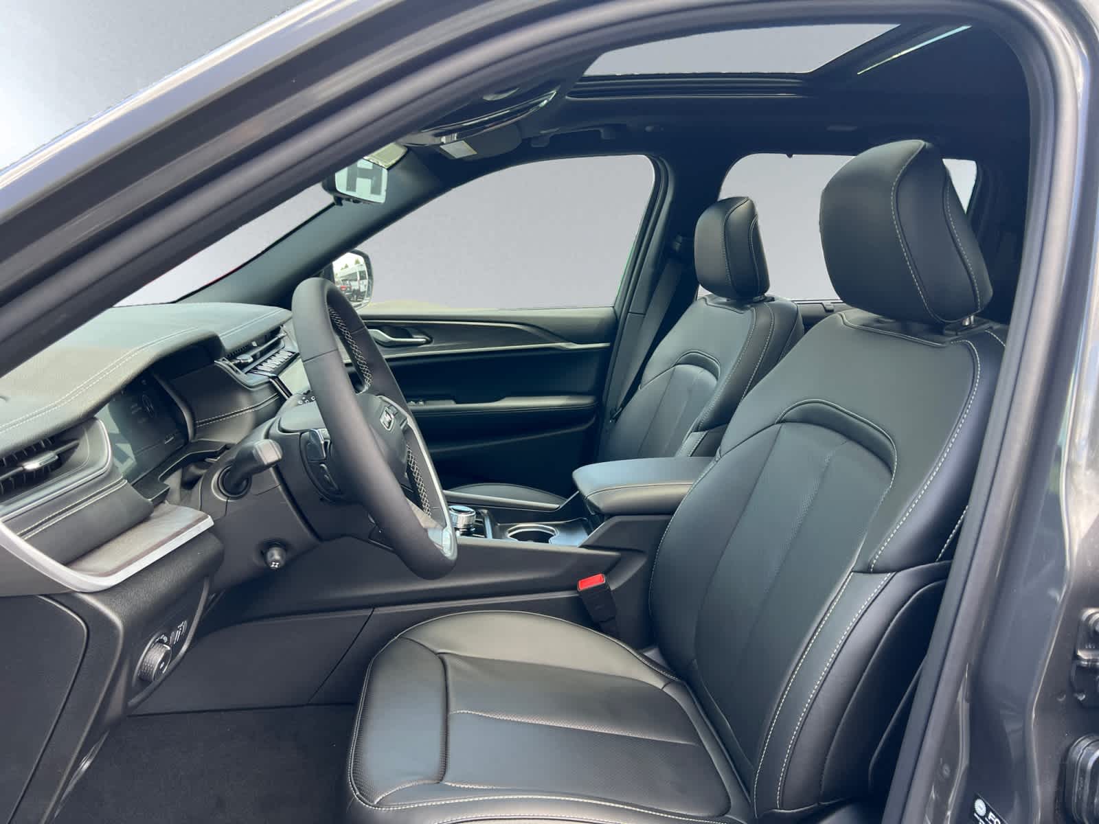 new 2025 Jeep Grand Cherokee car, priced at $50,935