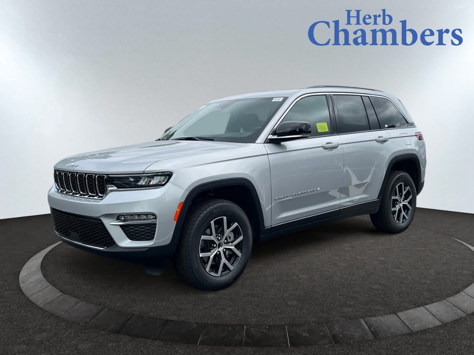 new 2025 Jeep Grand Cherokee car, priced at $48,010
