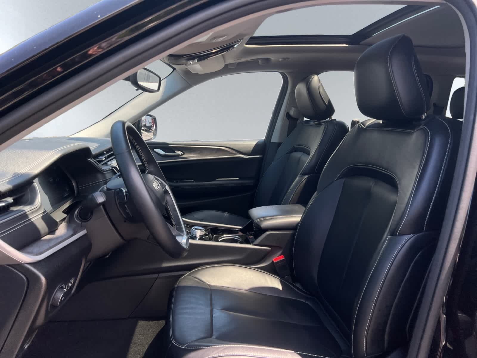 used 2022 Jeep Grand Cherokee car, priced at $35,998