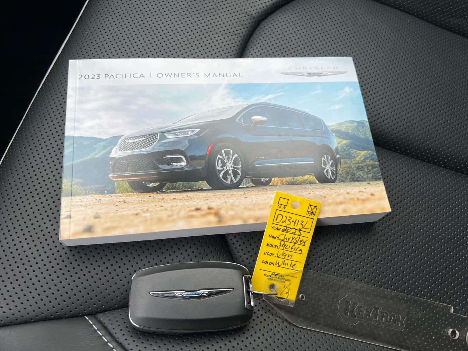 used 2023 Chrysler Pacifica Plug-In Hybrid car, priced at $36,798