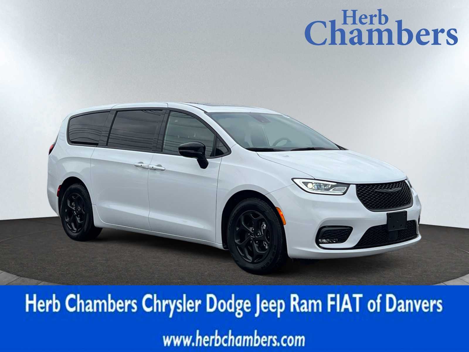 used 2023 Chrysler Pacifica Plug-In Hybrid car, priced at $36,798