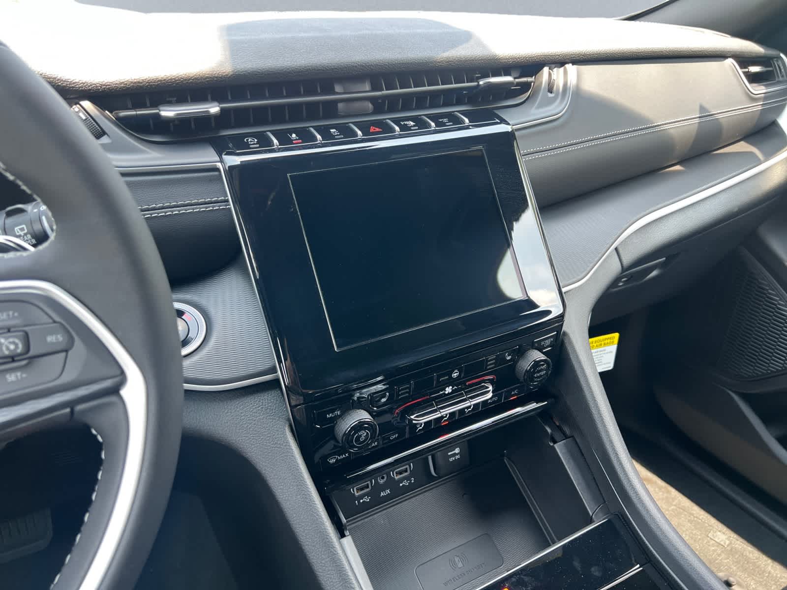 new 2025 Jeep Grand Cherokee car, priced at $41,575